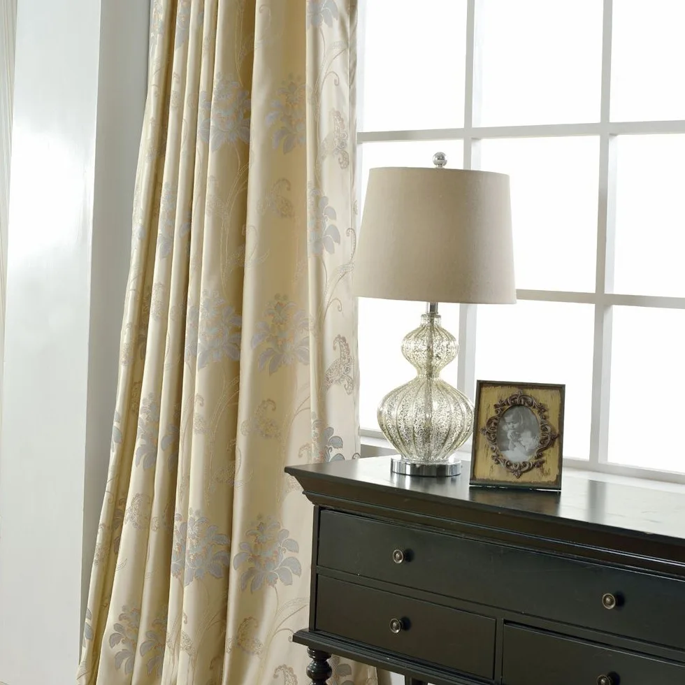 Современные новые китайские занавески с жаккардовым узором высокой точности в гостиной, столовой и спальне цвета Павлиньего голубя.