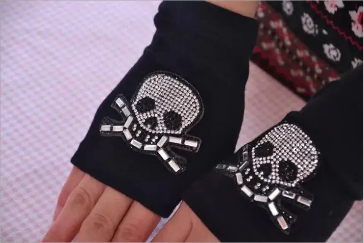 Small Skull Женская прекрасная зимняя теплая вязаная без пальцев танцевальные перчатки женские крутые Мультяшные Сова медведь бриллианты Заклепки Блестки Череп перчатки G50 - Цвет: Small Skull