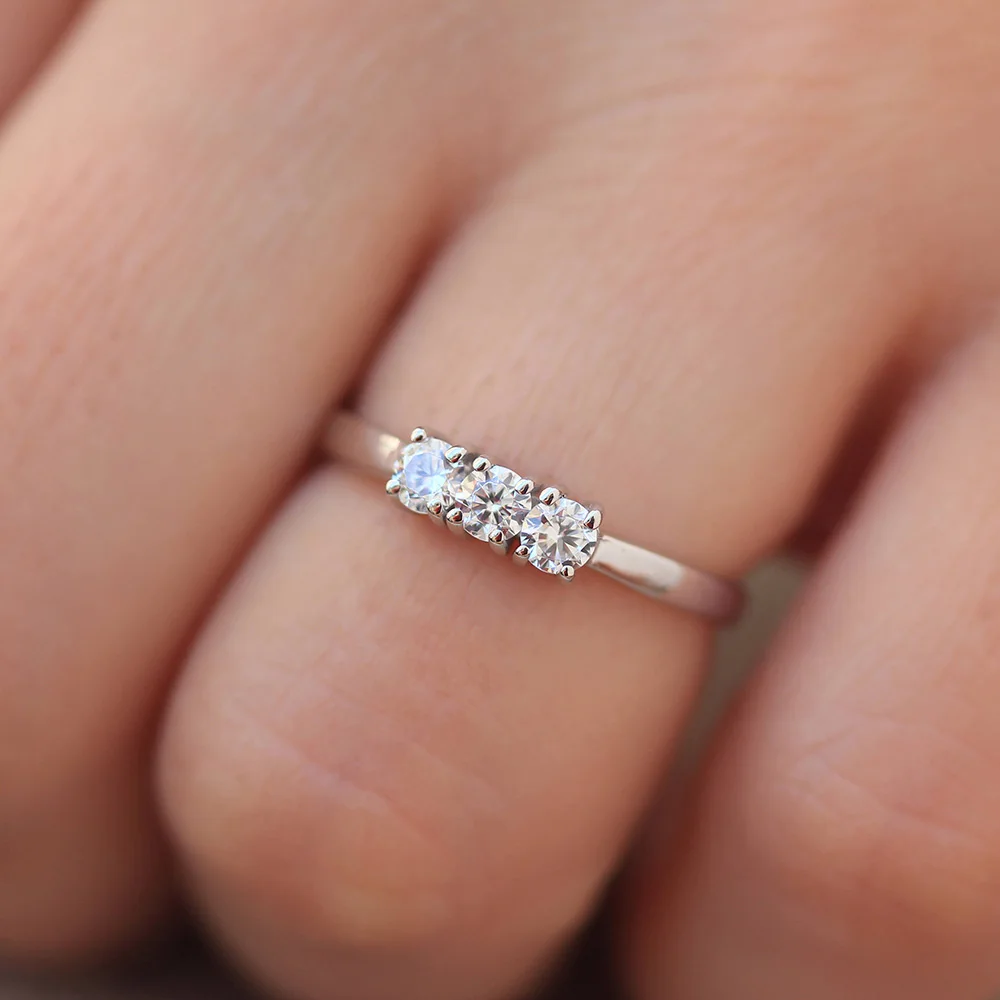 Серебряное и 18K белое золото круглое кольцо 0 6ct F цветное моиссанитовое