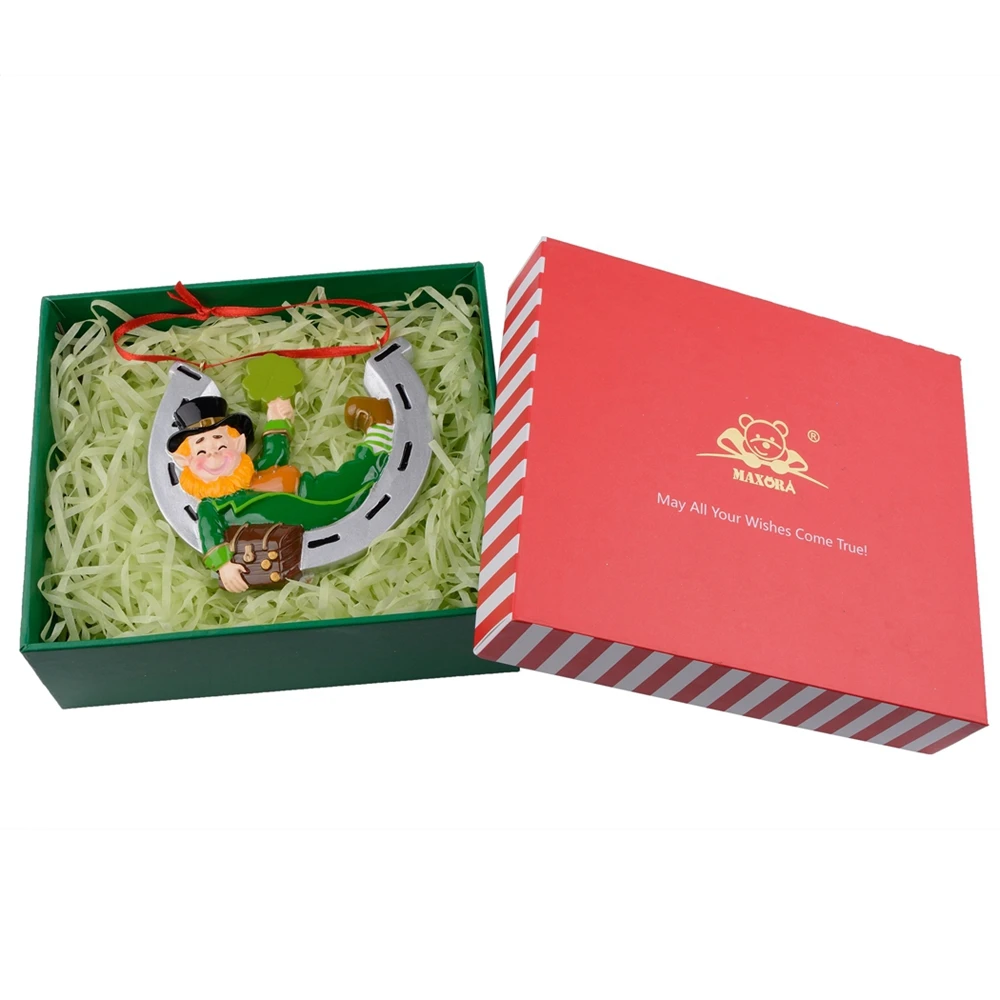 Ирландский эльф Рождества из смолы с персонализированным глянцевым подковой как подарок или украшение для дома.