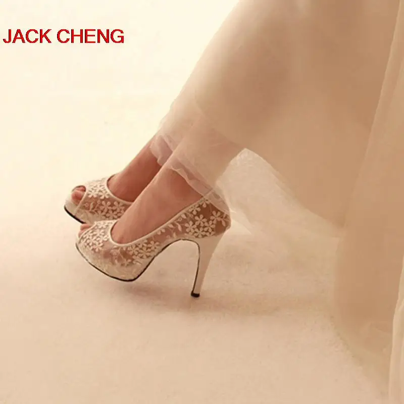 2018 весенние белые кружевные туфли на высоком каблуке с открытым носком свадебные