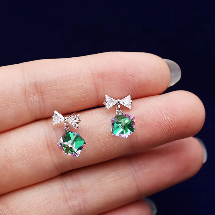 Сережки-гвоздики из серебра 925 пробы с фианитом | Украшения и аксессуары