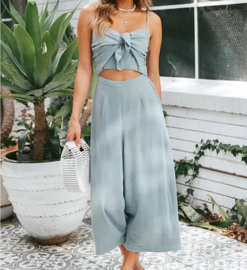 Комбинезон на тонких бретельках с бантом и v-образным вырезом эластичный