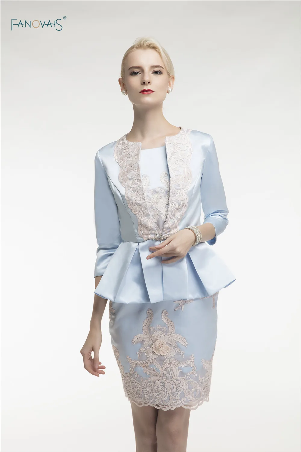 Настоящее фото светильник синее платье футляр для матери невесты с жакетом