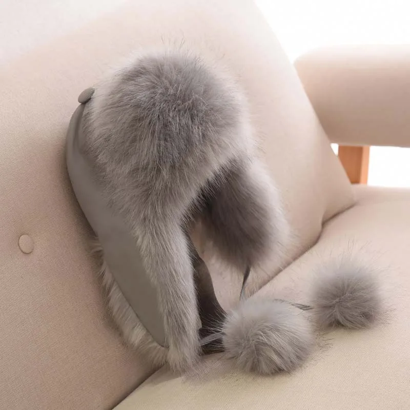 gray bomber hats Шикарные розовые шапки-бомберы с помпоном из искусственного лисьего меха для девочек и женщин, Зимняя Толстая теплая Русская Шапка-ушанка, Ветровка из искусственной кожи, шапка с помпоном Femme - Цвет: gray bomber hats