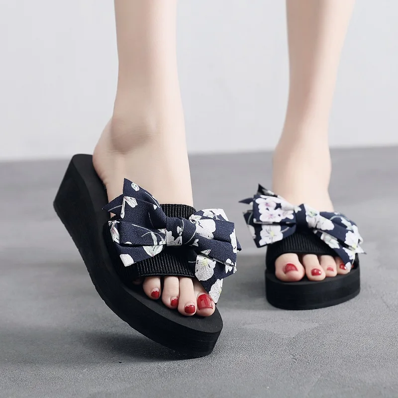 Женские шлепанцы на высоком каблуке с бантом пляжная обувь толстой подошве
