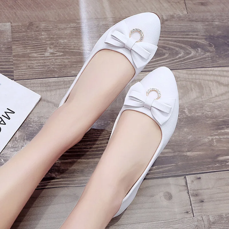 Туфли-лодочки женские на низком каблуке балетки без застежки белые свадебная