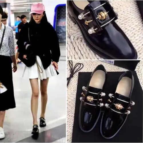 Осенние модные черные кожаные повседневные туфли Белые женские на плоской