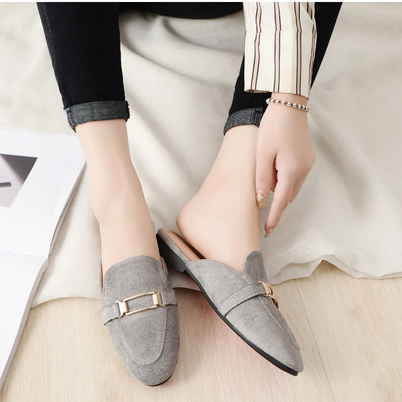 Mule Shoes Women Sandals Brand Designer Shoes Metal Decorate Mules Slippers Pointed Toe Flip Flops Low Heels Beach Slippers
