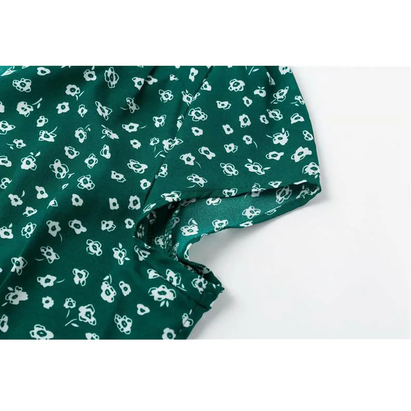 Женское весеннее платье с v образным вырезом зеленое праздничное разрезом поясом