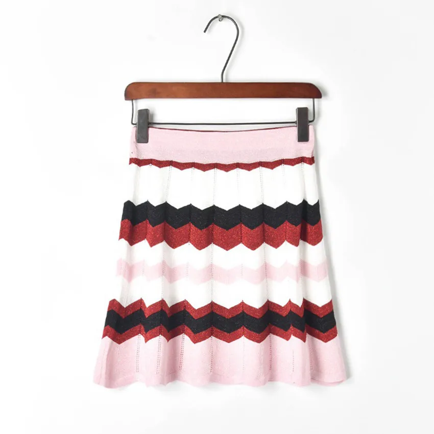 Женский трикотажный костюм в полоску комплект из двух предметов с коротким