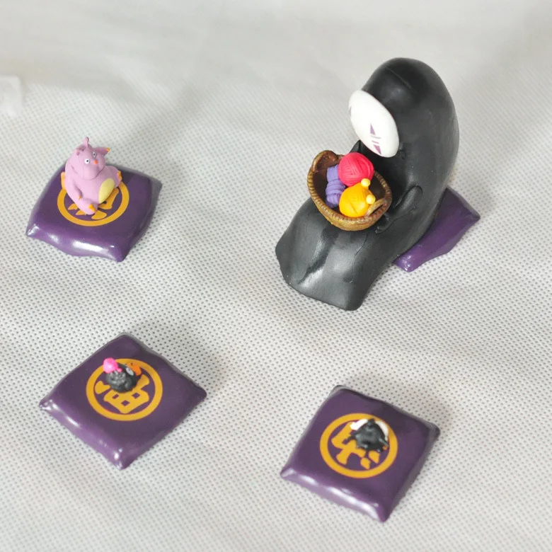 Милый креативный сервис доставки Кики Тоторо унесенный в спираль без лица