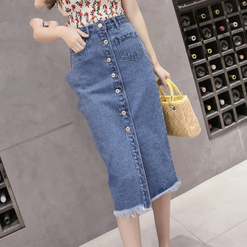 Женская джинсовая юбка с карманами однотонная простая облегающая средней длины