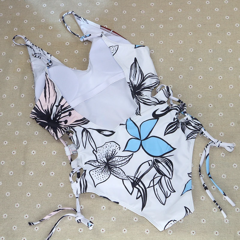 Женский слитный купальник с цветочным принтом открытой спиной и глубоким v