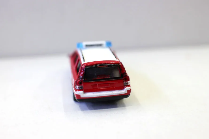 Модель VOLVO V70 1/72 из сплава 2000 модель автомобиля Игрушечная модель| |
