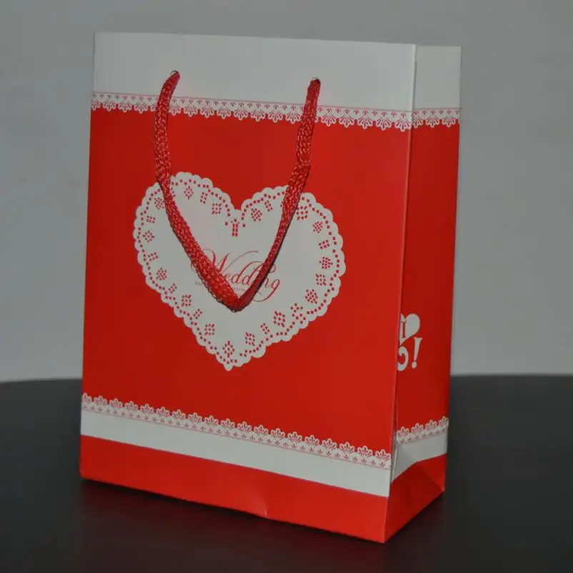 

10Pcs/Lot Wedding Paper Gift Bags with Handles for Guests Red Heart Flower Printing Candy Boxes Party Favors