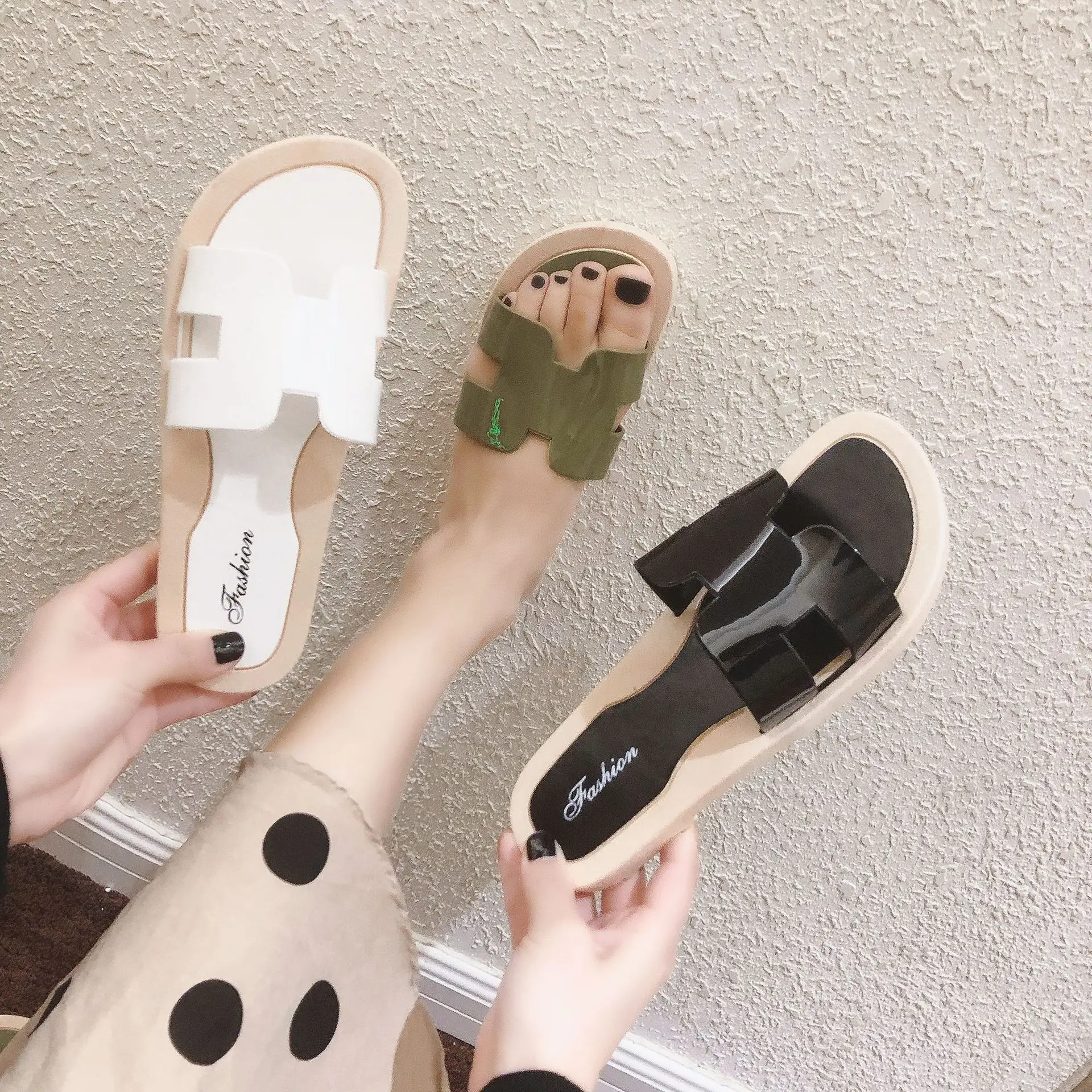 Новинка 2019 женские тапочки повседневная одежда для дома и улицы Нескользящие