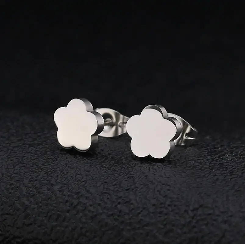 PE056 Titanium Stud Earrings Brief Flower Design For Women Men 316l Stainless Steel Earring IP Plating No Fade Allergy Free | Украшения и