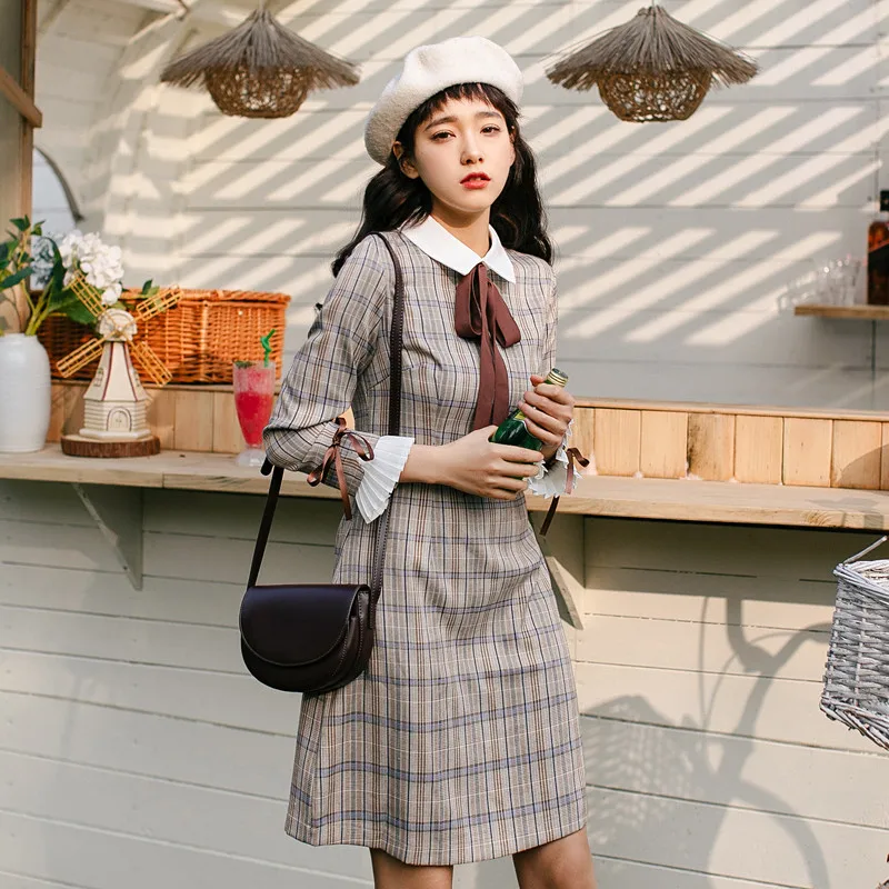 Платье женское трапециевидное в клетку с расклешенными рукавами и