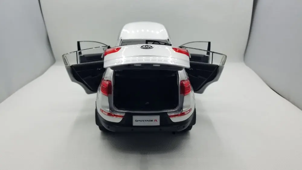 1:18 литая под давлением модель для Kia Sportage R 2011 серебро(краска сыпь) внедорожник редкий сплав игрушка автомобиль миниатюрная коллекция подарки