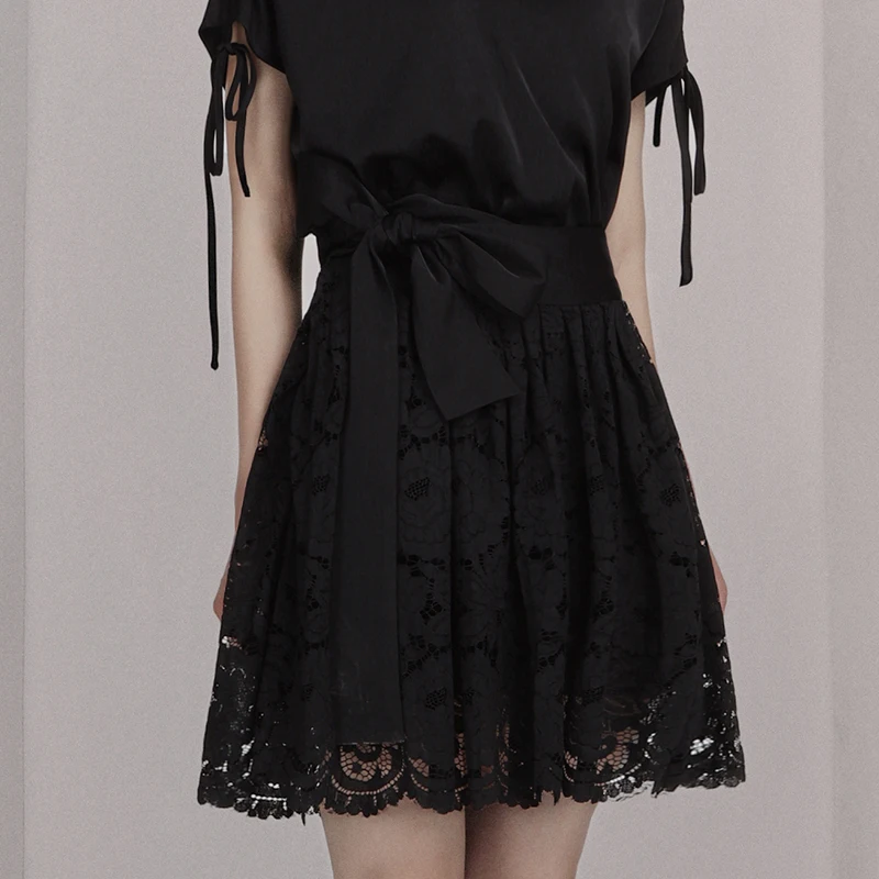 Женское повседневное ТРАПЕЦИЕВИДНОЕ ПЛАТЬЕ Max Spri черное С v-образным вырезом