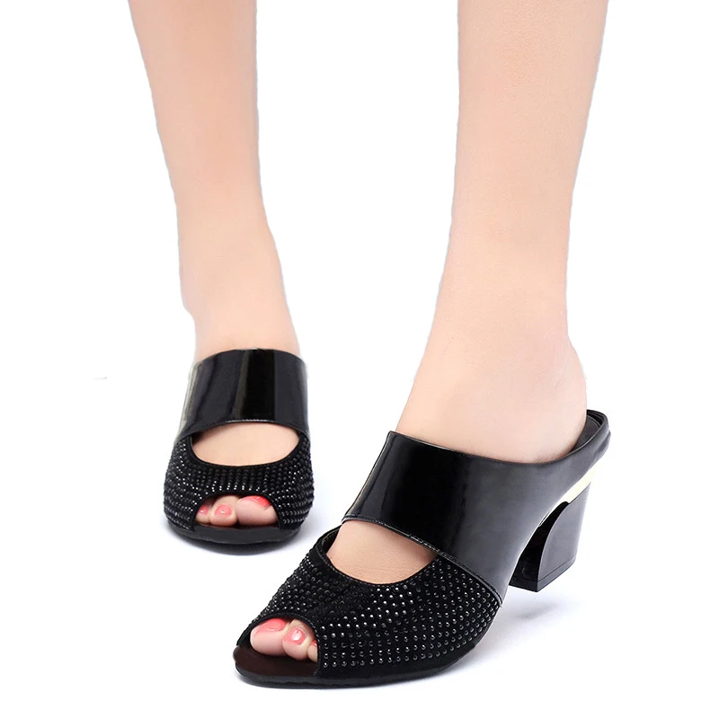 Женские Босоножки на каблуке черного цвета шлепанцы вьетнамки плоской подошве