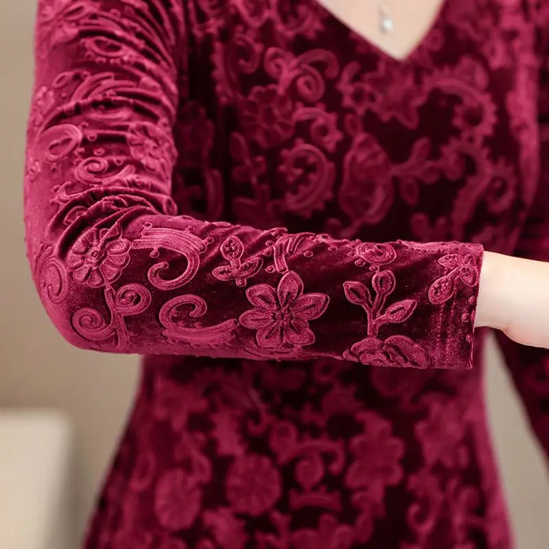 

2018 Autumn Winter New V Neck Women Gold Velvet Embroidery Floral Dress Female Slim Long Sleeve Elegant Plus Size 3XL Dress C80