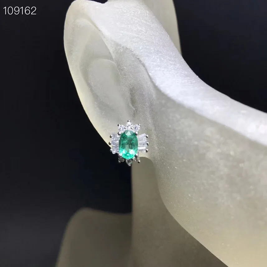 Женские серьги гвоздики из серебра с натуральным драгоценным