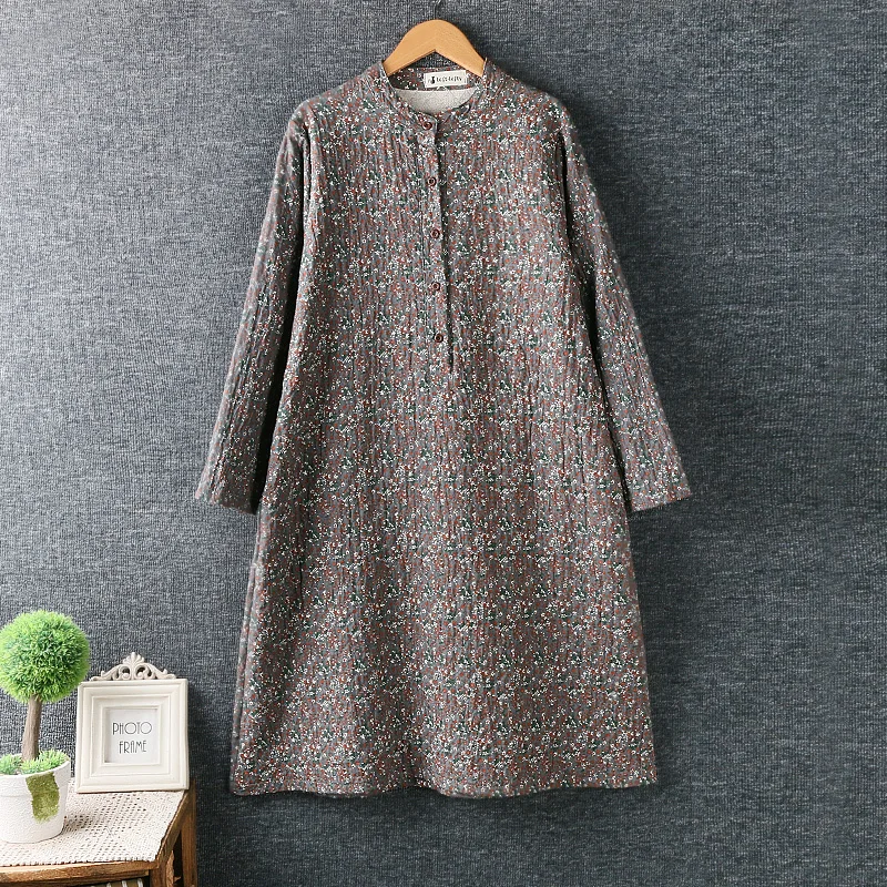 Литературное маленькое свежее платье трапециевидной формы с длинными рукавами и