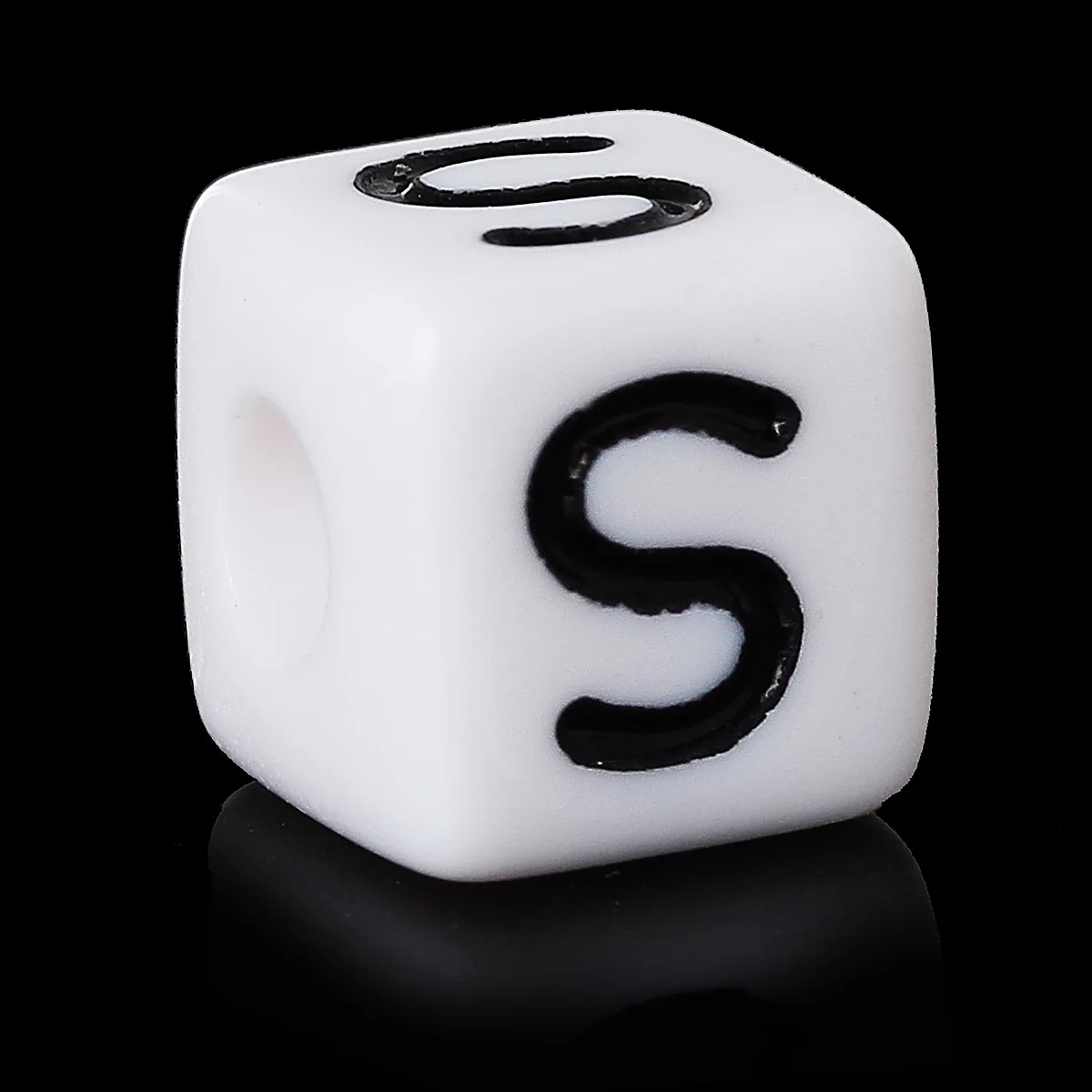 Акриловые бусины DoreenBeads квадратные белые буквы с буквенным узором S около 10 мм (3/8