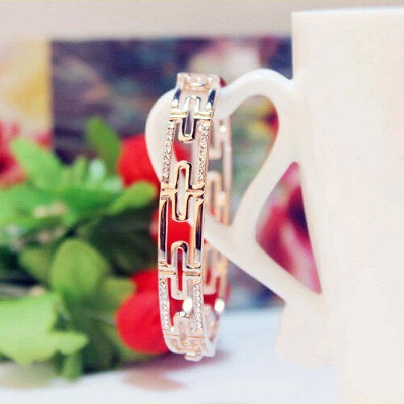 Нежный роскошные выдолбите браслеты и ювелирных украшений для женщин