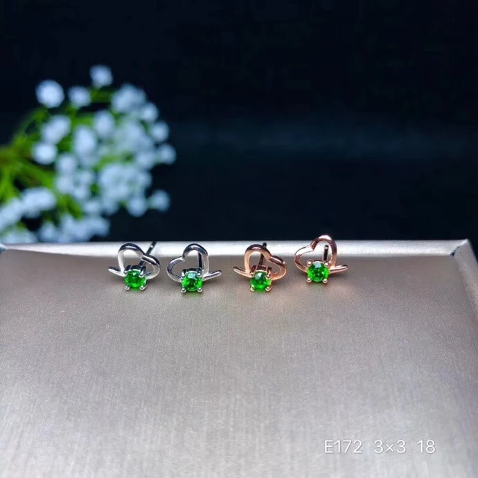 Натуральные зеленые сережки гвоздики с диопсидом серьги из серебра 925 пробы