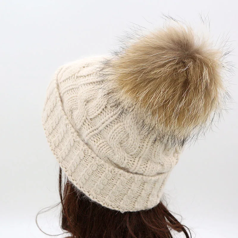 Шапка бини GZHILOVINGL вязаная шапка 2017 с помпоном из натурального меха енота зимние