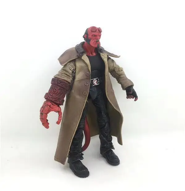 2 Тип фильм Mezco HB Хеллбой серии включает в себя сигары Самаритянин пистолет