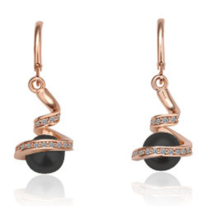 Хрустальные серьги с черным жемчугом ювелирное изделие золотого цвета |