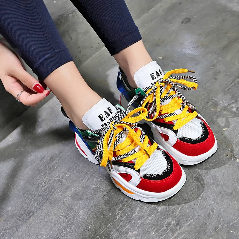 Женские кроссовки на платформе увеличивающие рост 6 см женские стильные белого и