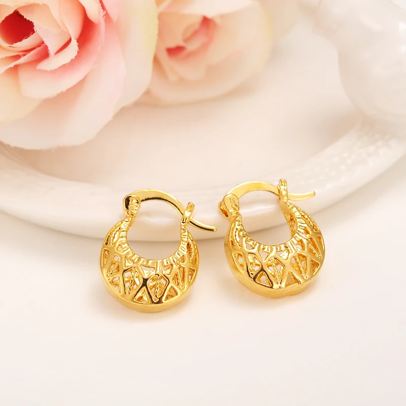 

Bangrui Fashion Jewelry Womens Girls gold color Small Little Hoop Huggie Earings Vintage Openwork Flower Earrings For Mens Boys