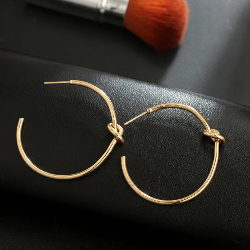 Женские классические серьги гвоздики с узлом круглые золотого цвета ювелирные