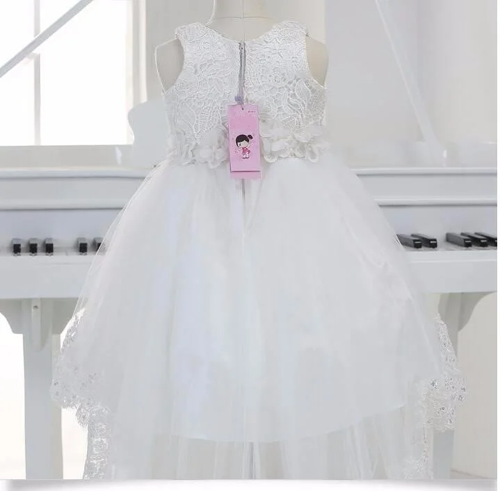 Детское кружевное платье с длинным шлейфом белое цветочным принтом | Детская