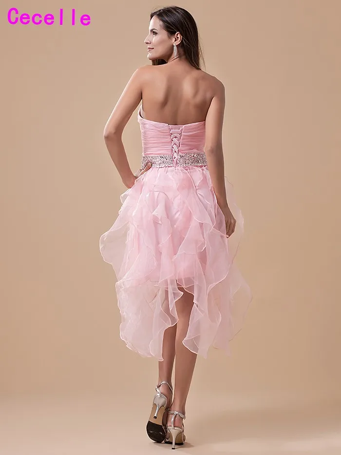 Розовый Высокий Низкий платья для выпускного вечера Короткие Милая оборка из