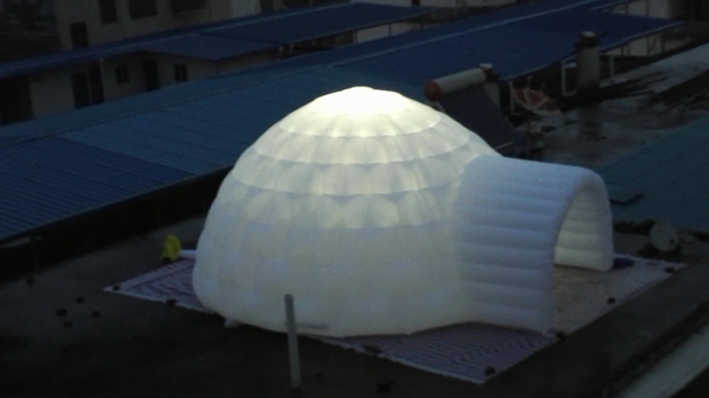 Модная белая надувная палатка igloo для кемпинга купольная Igloo на лужайке с