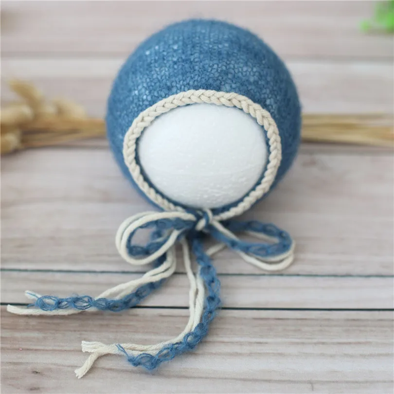 Белая простая мягкая мохеровая шапочка винтажная ручная работа вязаная крючком