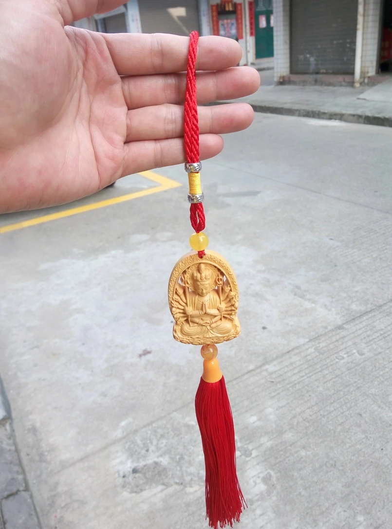 

Boxwood Guanyin pendant pendant car hanging. Safe trip wherever you go.