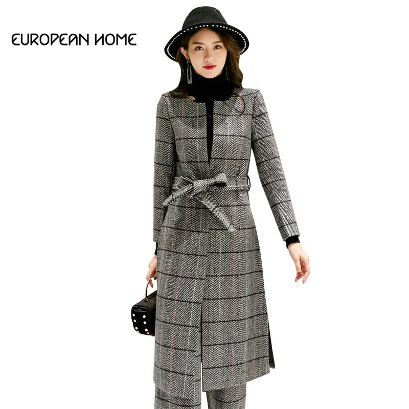 Женское пальто с круглым вырезом и тонким поясом в клетку длинное широкими