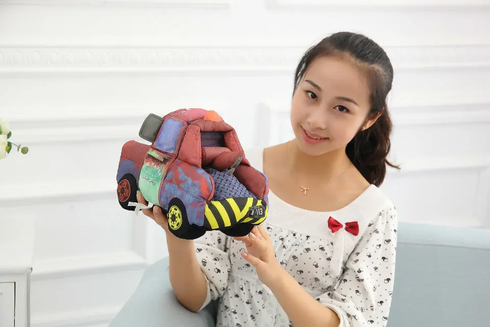 Бесплатная доставка Новые Pixar Cars 2 Tow Mater Truck с музыкой плюшевые куклы мягкая
