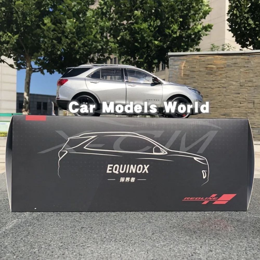 Литая под давлением модель автомобиля для Equinox RS SUV 1:18 (серебристый) + маленький