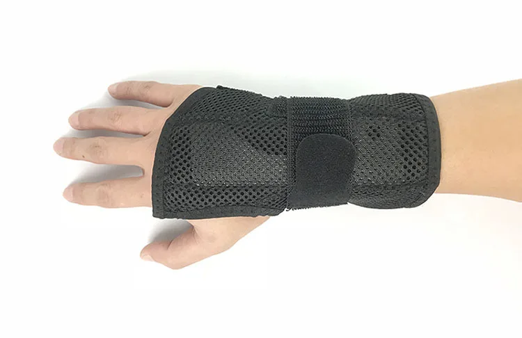 Спортивный протектор. Декатлон бинты на запястье.