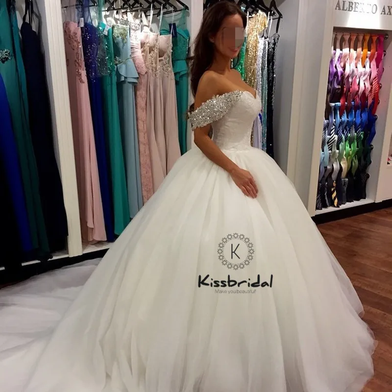 Великолепные свадебные платья бальное платье 2018 с бисером и открытыми плечами из