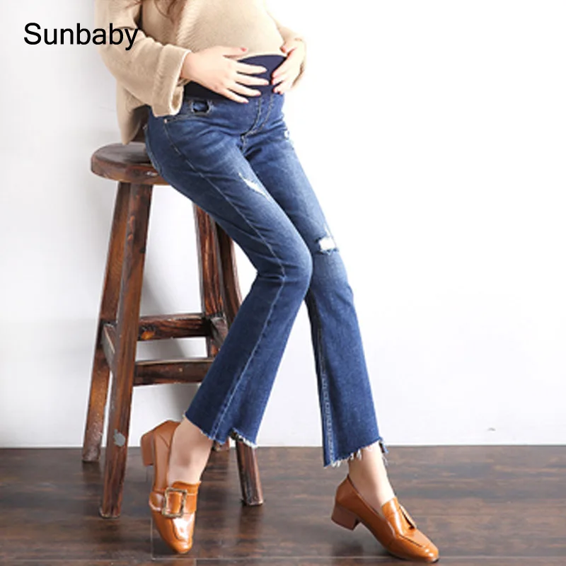 

Pregnant clothes Ripped jeans with flared bottoms are highly stretch maternity jeans P0404