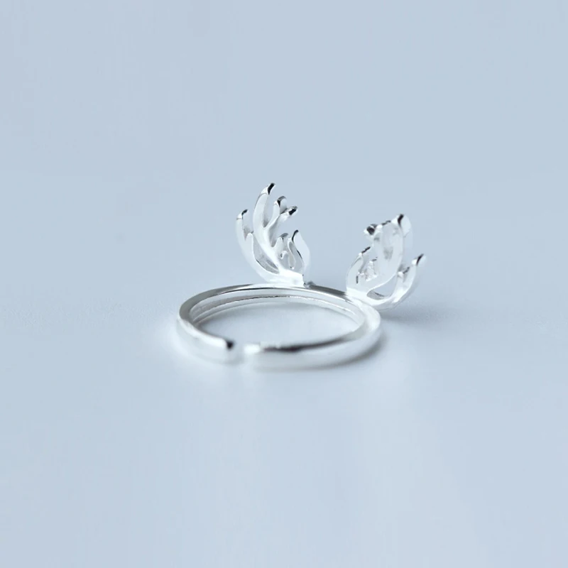 Женское кольцо с оленьими рогами изящное серебряного цвета на Новый год и